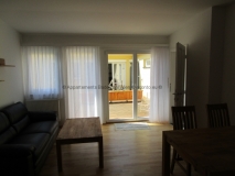 3b-wohnzimmer-blick-auf-terrasse-appartementvermietung-baden